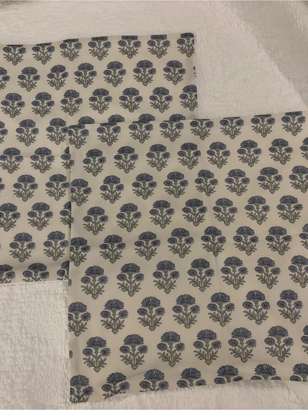 Blue Floral Print zipper pillow covers, 2- Unbranded